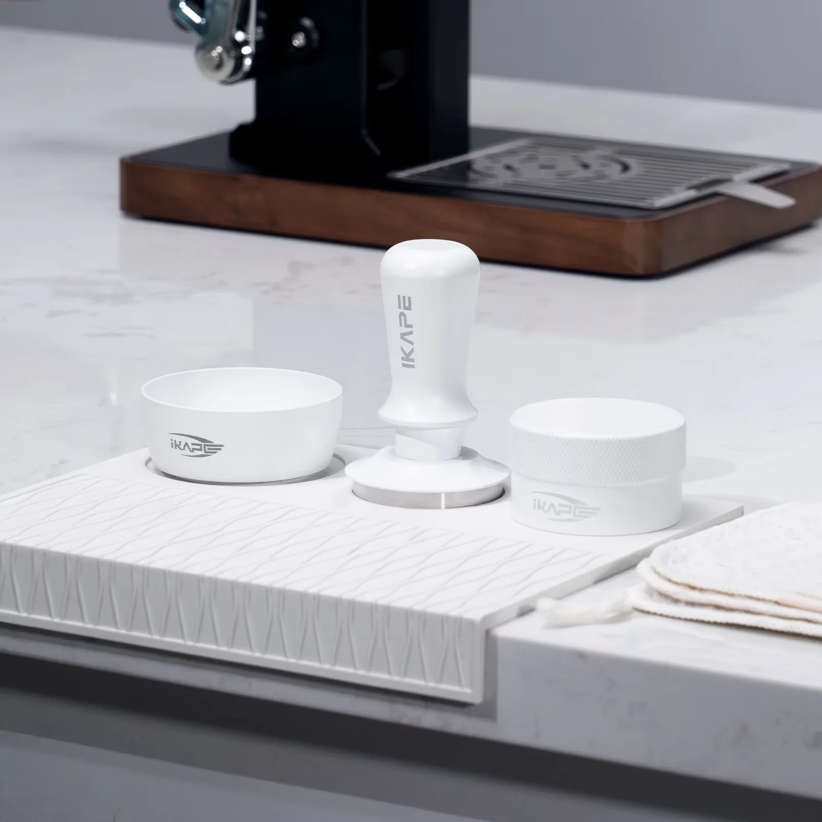 

IKAPE 51/53/58MM Espresso Tamper Set White 6 IN 1,Espresso Accessories Kit with Coffee Tamper,Distributor,Silicone Mat