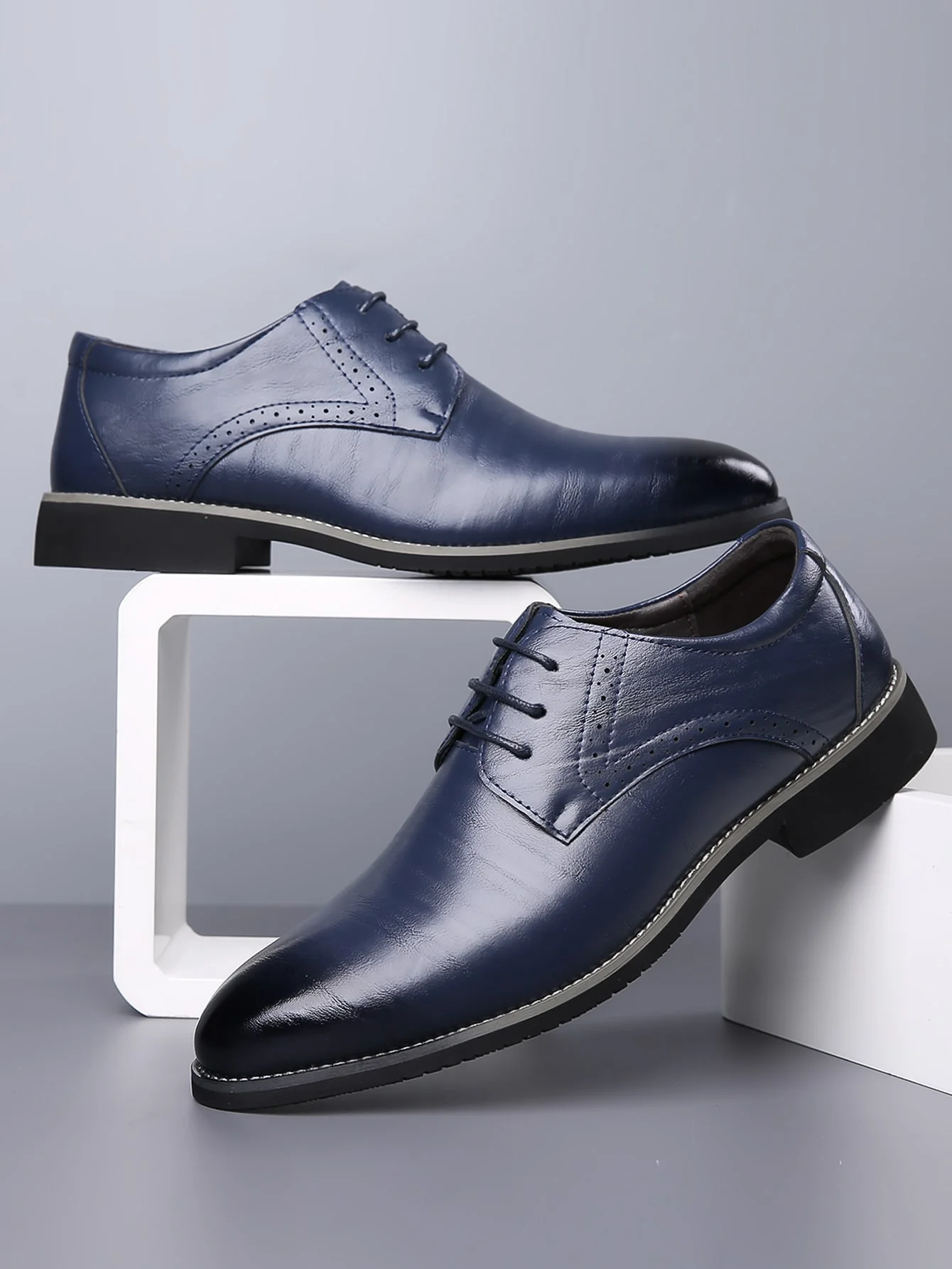 A pair of men\'s fashionable and versatile formal shoes, leather shoes