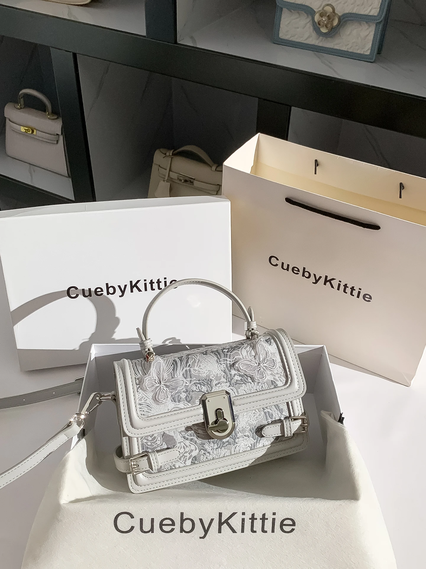 bolso-de-mano-cuadrado-con-mariposas-bordadas-para-mujer-marca-cueby-kittie-bolso-bandolera-elegante-moda-verano-2026