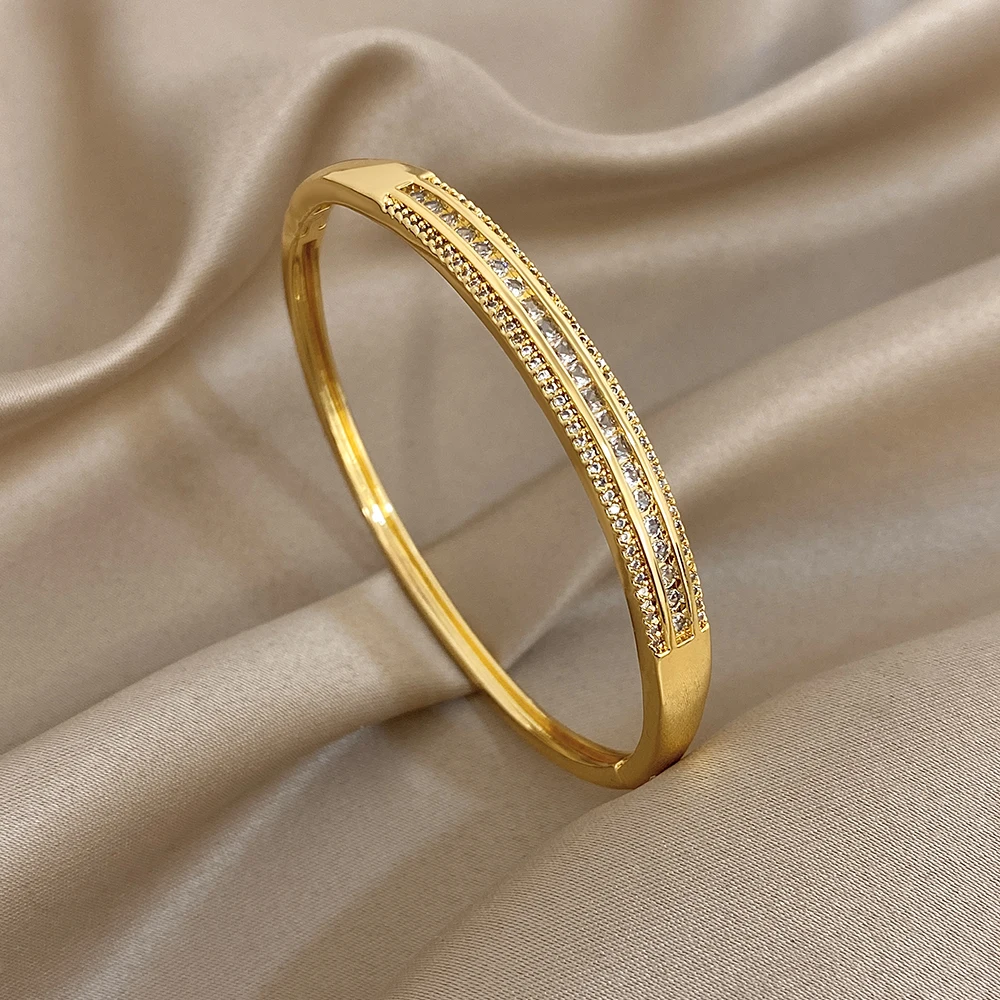 

DODOHAO Luxury Rhinestone Gold Plated Round Bracelet for Women Vintage Trendy Geometric Cuff Spring Bangle New Year Jewelry Gift