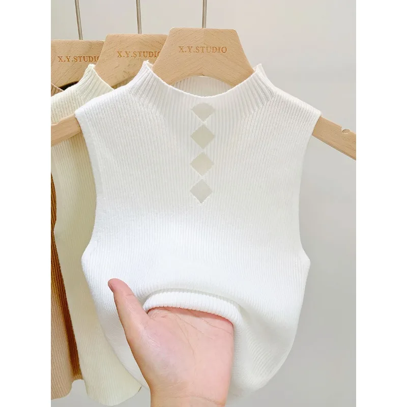 Simple 2024 principios de otoño temperamento ropa interior rombo ahueca hacia fuera Semi-cuello alto mujeres cortas sin mangas suéter chaleco