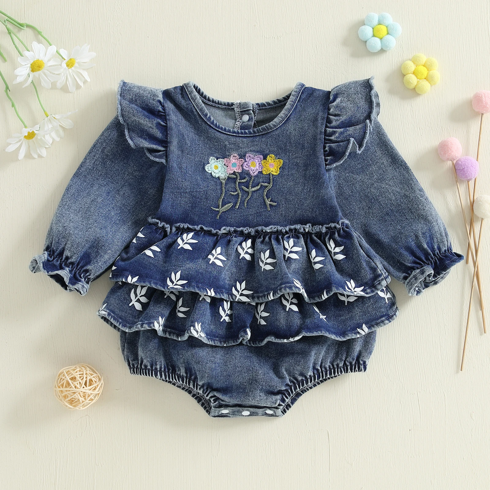 

Джинсовый комбинезон для маленьких девочек с цветочной вышивкой и длинными рукавами, многослойное боди с рюшами, милая осенняя джинсовая одежда для детей 0-18 месяцев