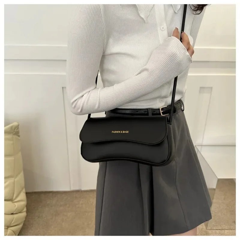 Retro One Shoulder Underarm Bag Women Vintage Solid Color Small Square Bag Trendy Pu Leather Handbag Crossbody Bags ショルダーウォレット