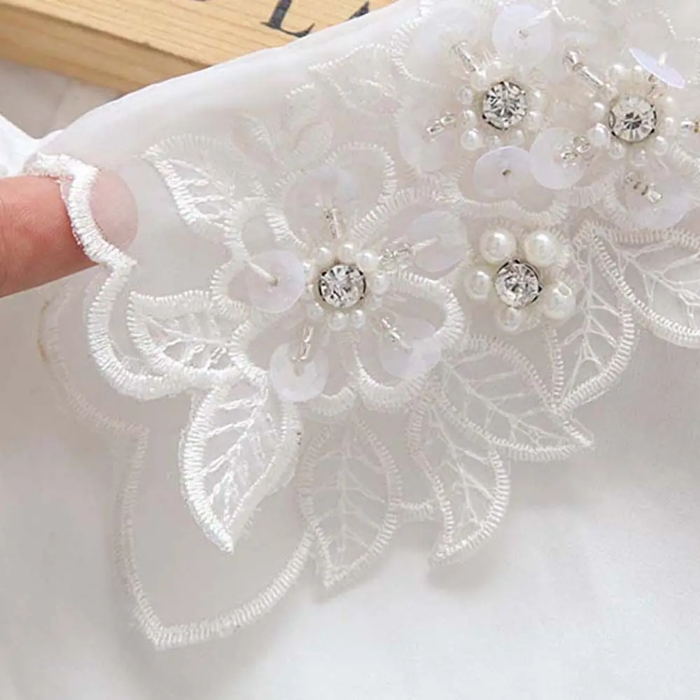 Faux col en dentelle avec biscuits amovibles, poignées noires et blanches, perle de fleur creuse, chemise à faux col