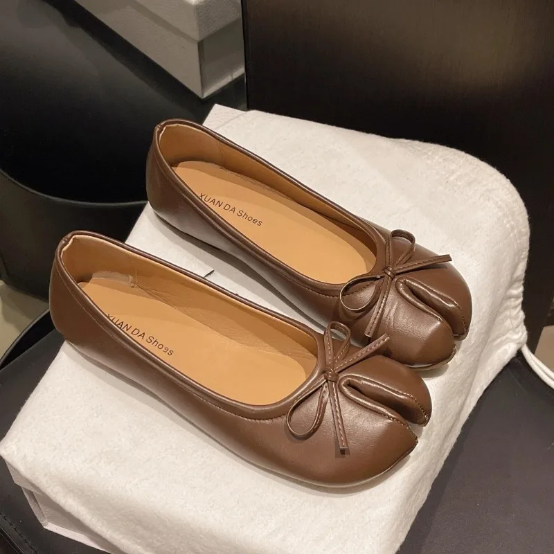 Soft Leather Flat Split Toe Shoes Women 2026 Summer Shallow Bow Low Top Single Shoes