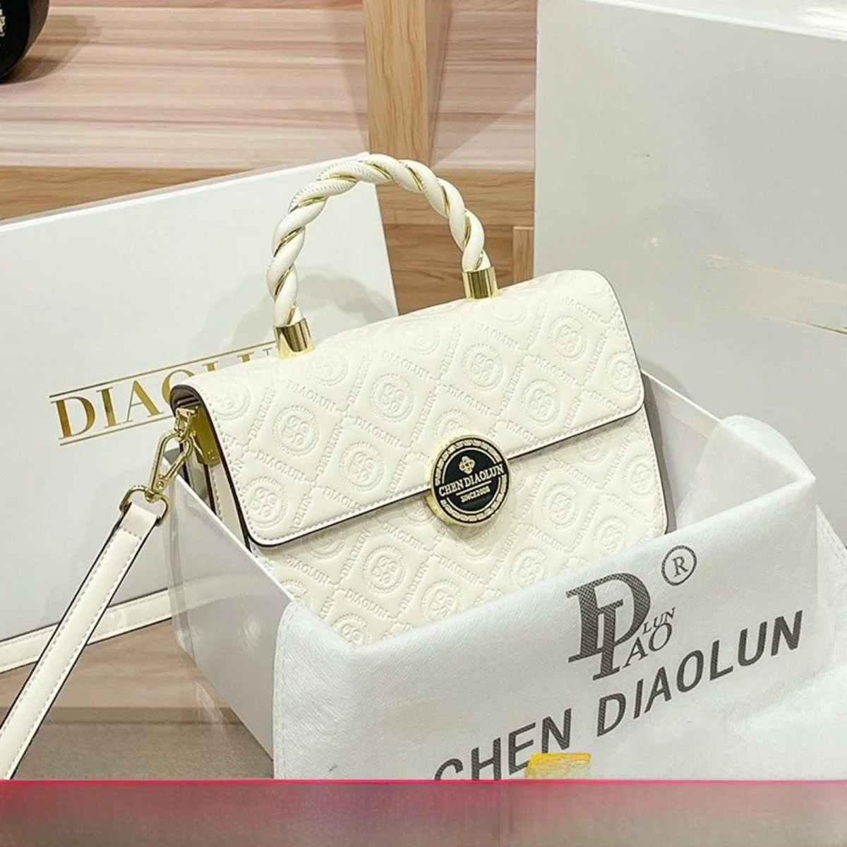 borsa-da-donna-in-vera-pelle-di-hong-kong-2026-nuova-moda-di-alta-gamma-con-catena-versatile-a-tracolla-piccola-quadrata