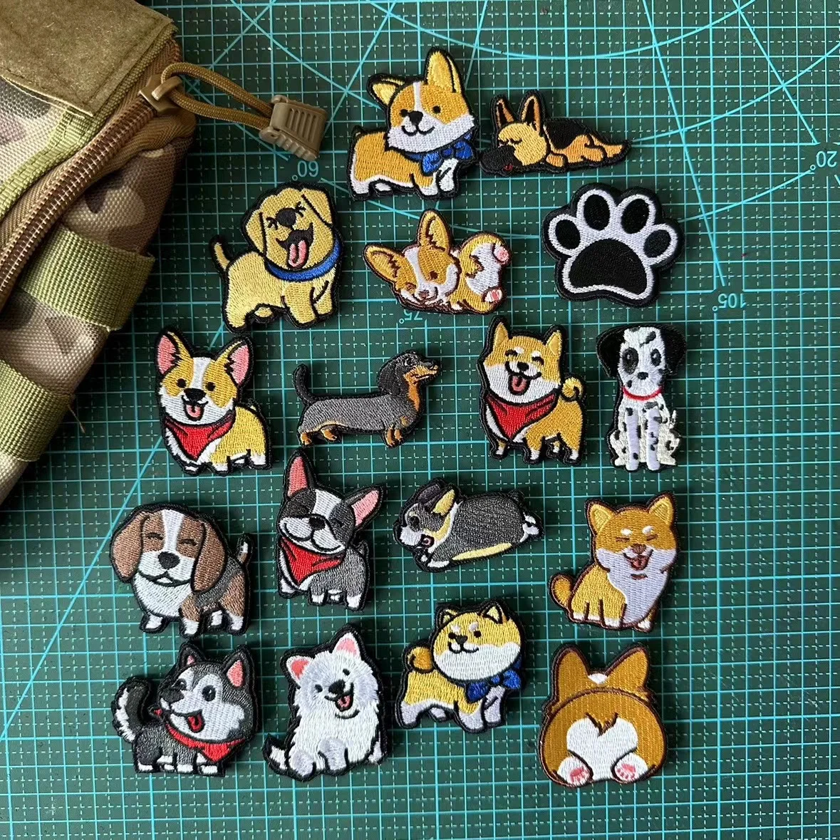 Cartoon Dog Morality Badge Husky Akita Shibuya Haft Hook&Loop Naszywki na odzież Corgi Kiełbasa Naklejka na plecak