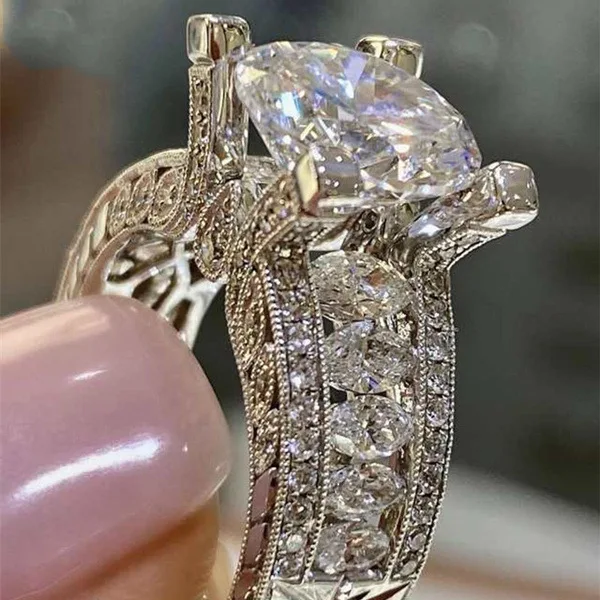 

Explosive luxury full diamond ladies ring European and American super flash zircon banquet engagement ring