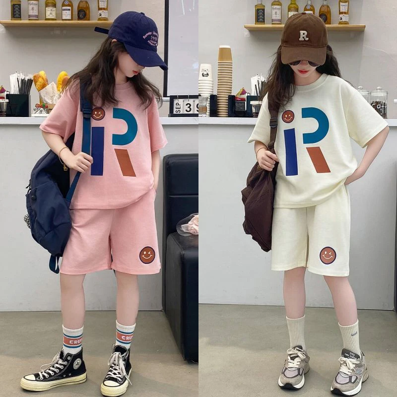 Girls' Big Kids Stylish Letter Print Short Sleeve Set Summer Lightweight Casual Two-Piece T-Shirt and Shorts Outfit