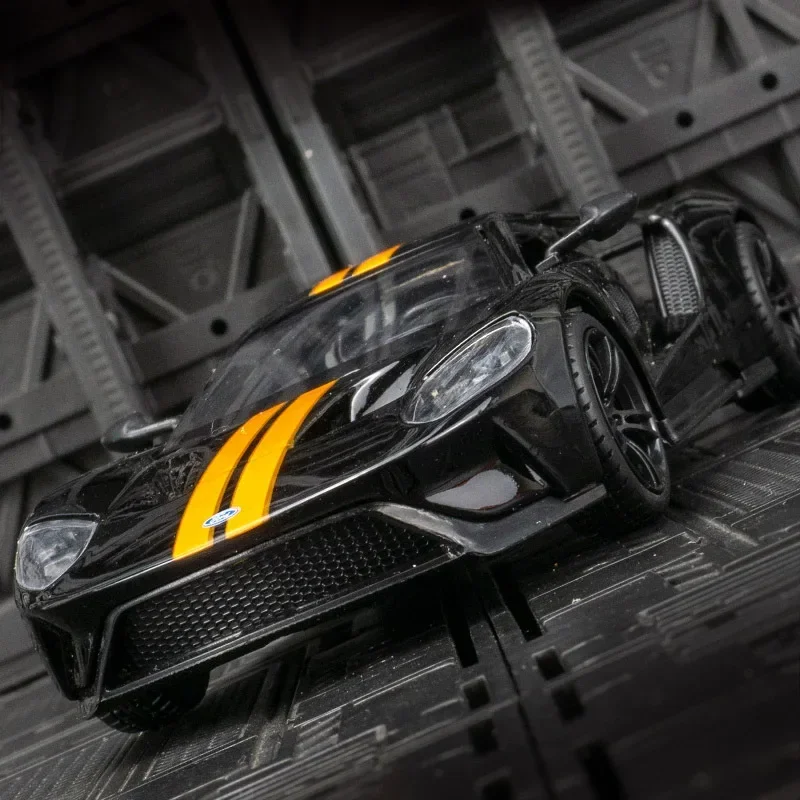 1:32 Scale 2017 Ford GT Sports Car High Simulation Diecast Metal Alloy Model car Sound Light Pull Back Collection Kids Toy Gifts