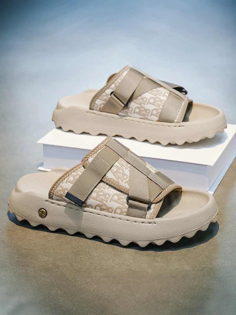 

Men's Outdoor Sandals 2026 New Summer Trend Anti-Odor Anti-Slip Beach High-End Sports Casual Beach Slippers Comfortable Breat...