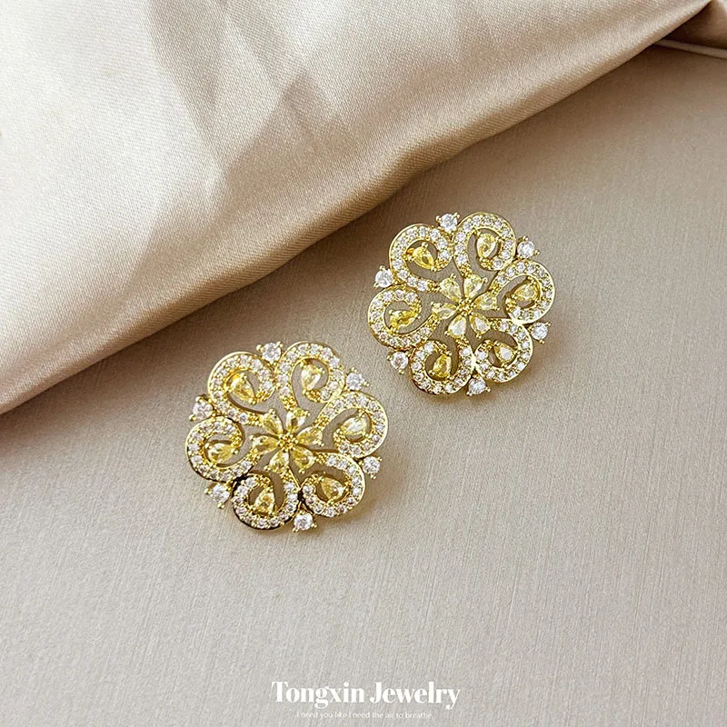 Hollow out full of drill flower earrings light luxury style delicate senior temperament sense earrings