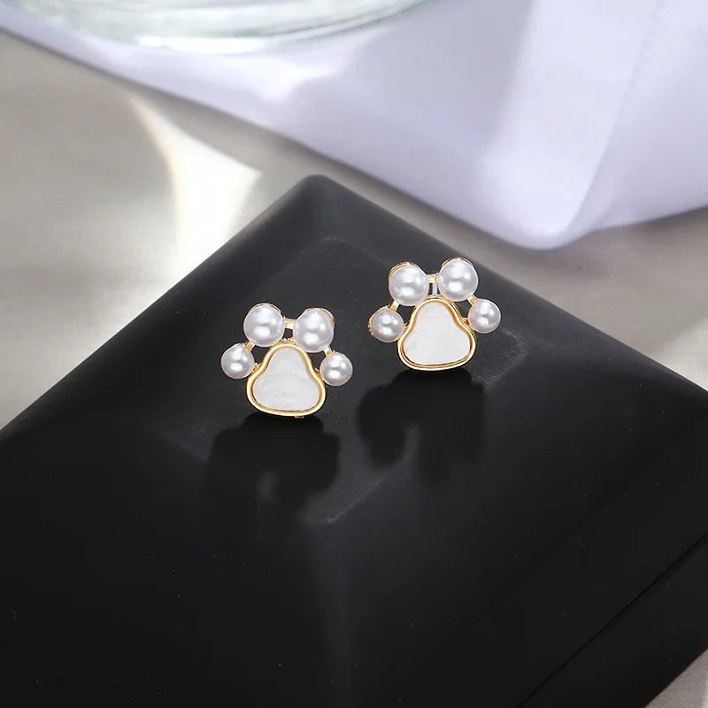 White Enamell Cat Paws Stud Earrings Imitation Pearl Personality Fashion Simple Cat Claws Earrings Jewelry for Pet Cat Lovers