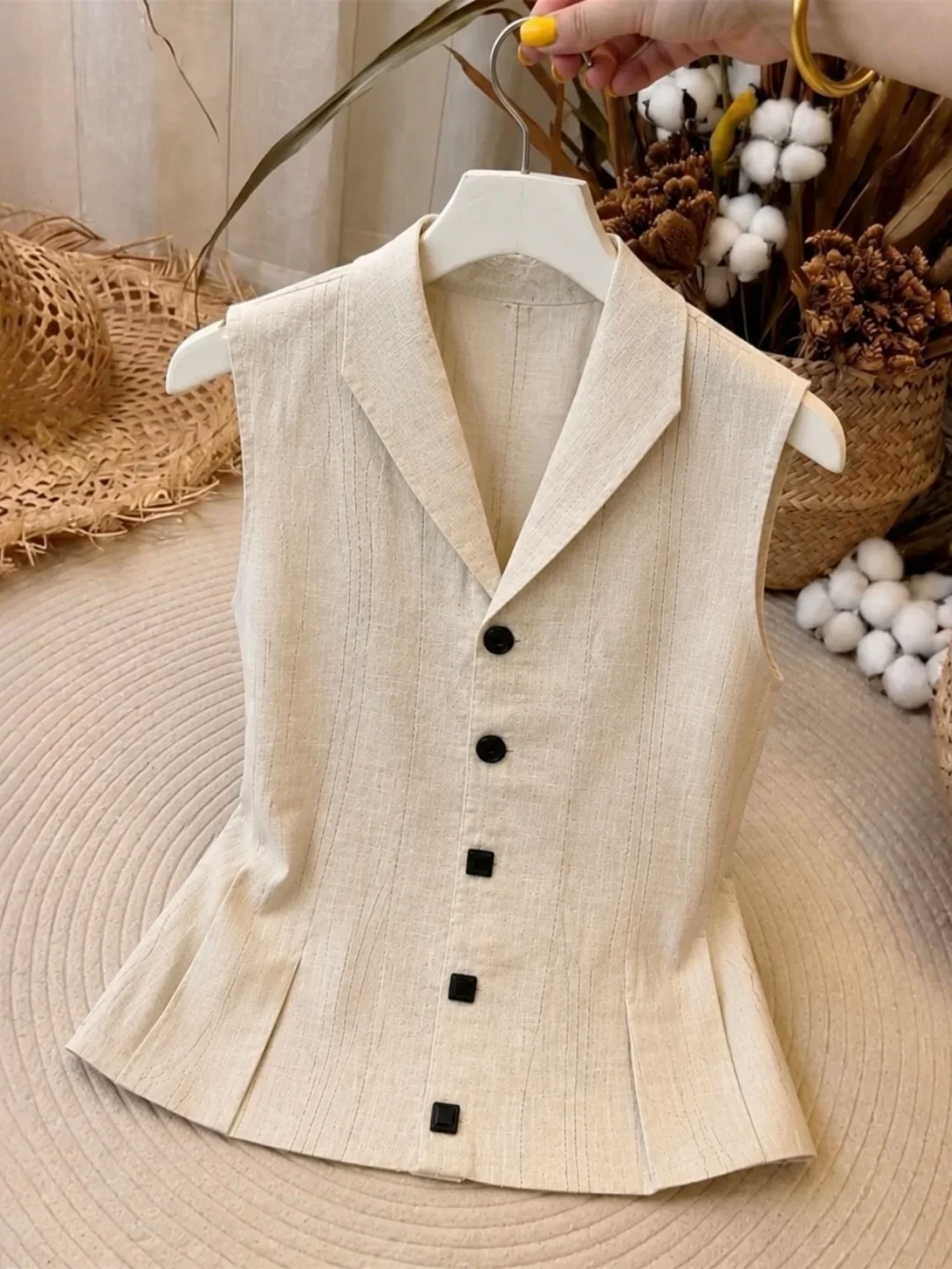 Chic Single-Button Vest Korean Style Commute Summer Slimming Sleeveless Top Women's Fashion Elegant Straight-Line Silhouette