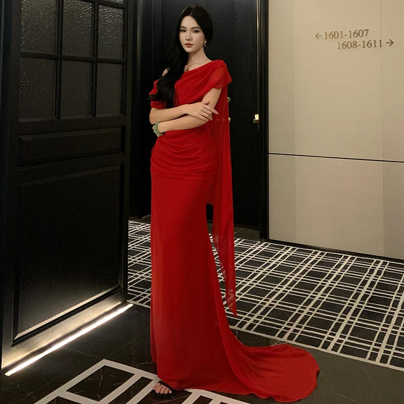 

Элегантное вечернее платье 2026 года: модное, с открытыми плечами, завышенной талией, облегающее, длинное, во французском стиле, для банкетов и вечеринок