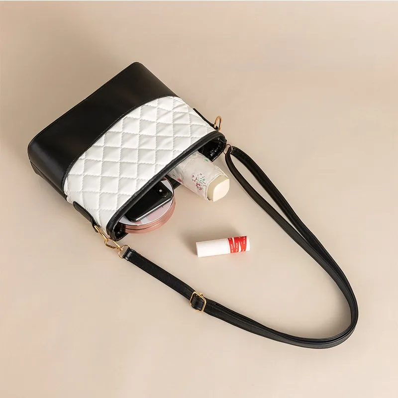 2023 New Black White Mixed Colors Diamond Lattice Fashion Trend All-match Daily Commuter Square PU Crossbody Bag Large Capacity