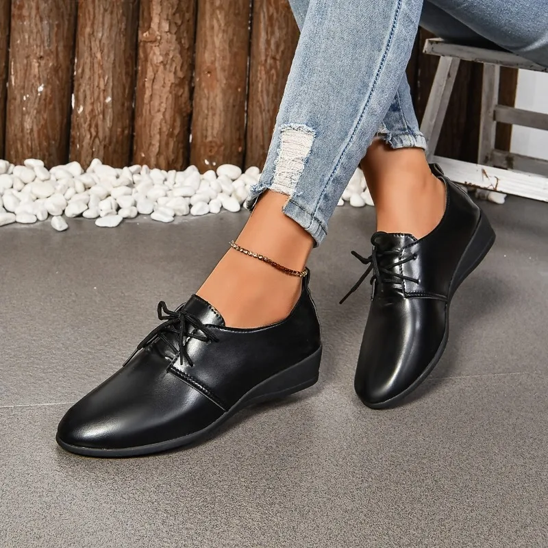 Chaussures en cuir à semelle souple pointue pour femmes, chaussures simples polyvalentes, style rétro britannique, printemps, été, automne, nouvel article, 2024