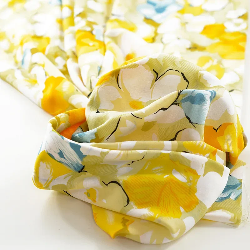 ผ้าเรยอนสีเหลืองลายดอกไม้ผ้าเรยอนนุ่มวัสดุวิสคอสสำหรับชุดเดรสเสื้อเชิ้ตฤดูใบไม้ผลิฤดูร้อนชุดนอนเครื่องนอนเย็บผ้าฝ้ายแบบทำมือ