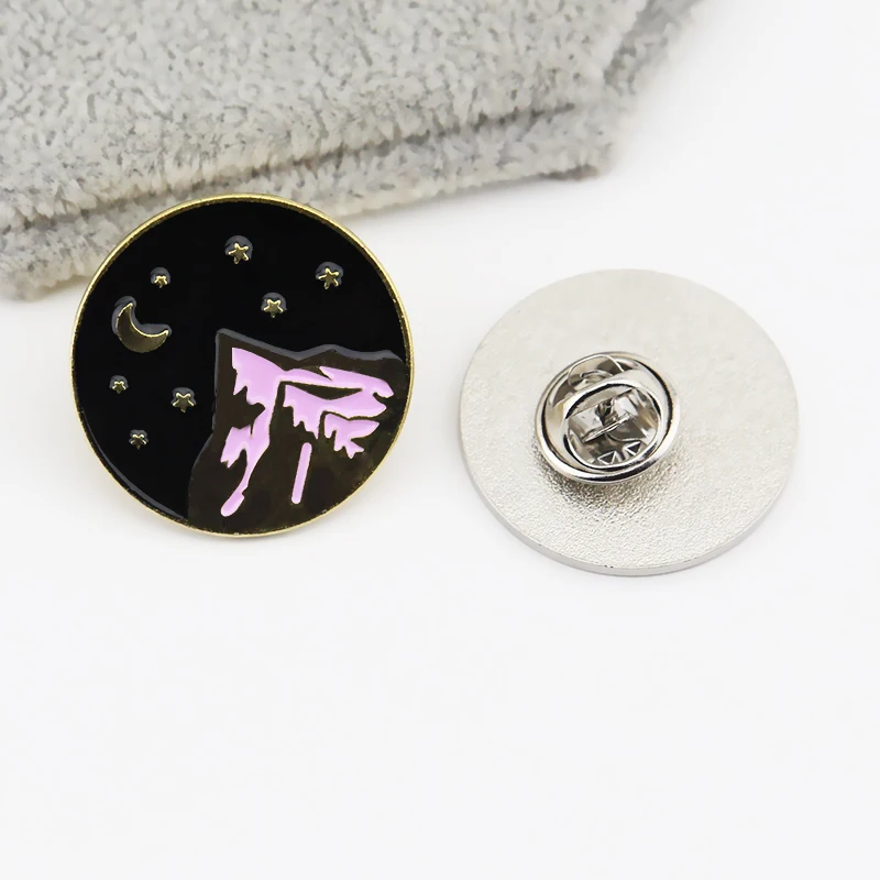Insignias de Aventura en la Montaña con Patrón de Estrellas y Luz de Luna para Mochilas y Ropa, Accesorios Redondos Metálicos para Senderismo y Viajes
