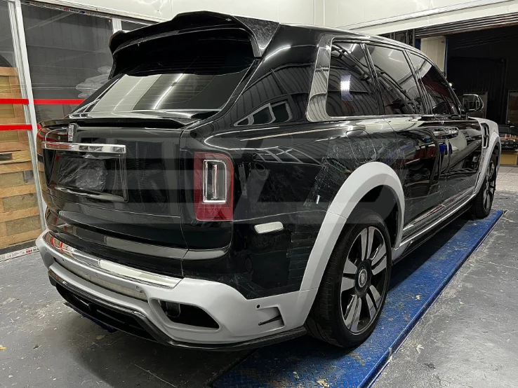 عالية الجودة MSY نمط ألياف الكربون الجاف الجسم أطقم الجبهة الشفاه الناشر الوفير المصدات التنانير الجانبية ل رولز رويس كولينان