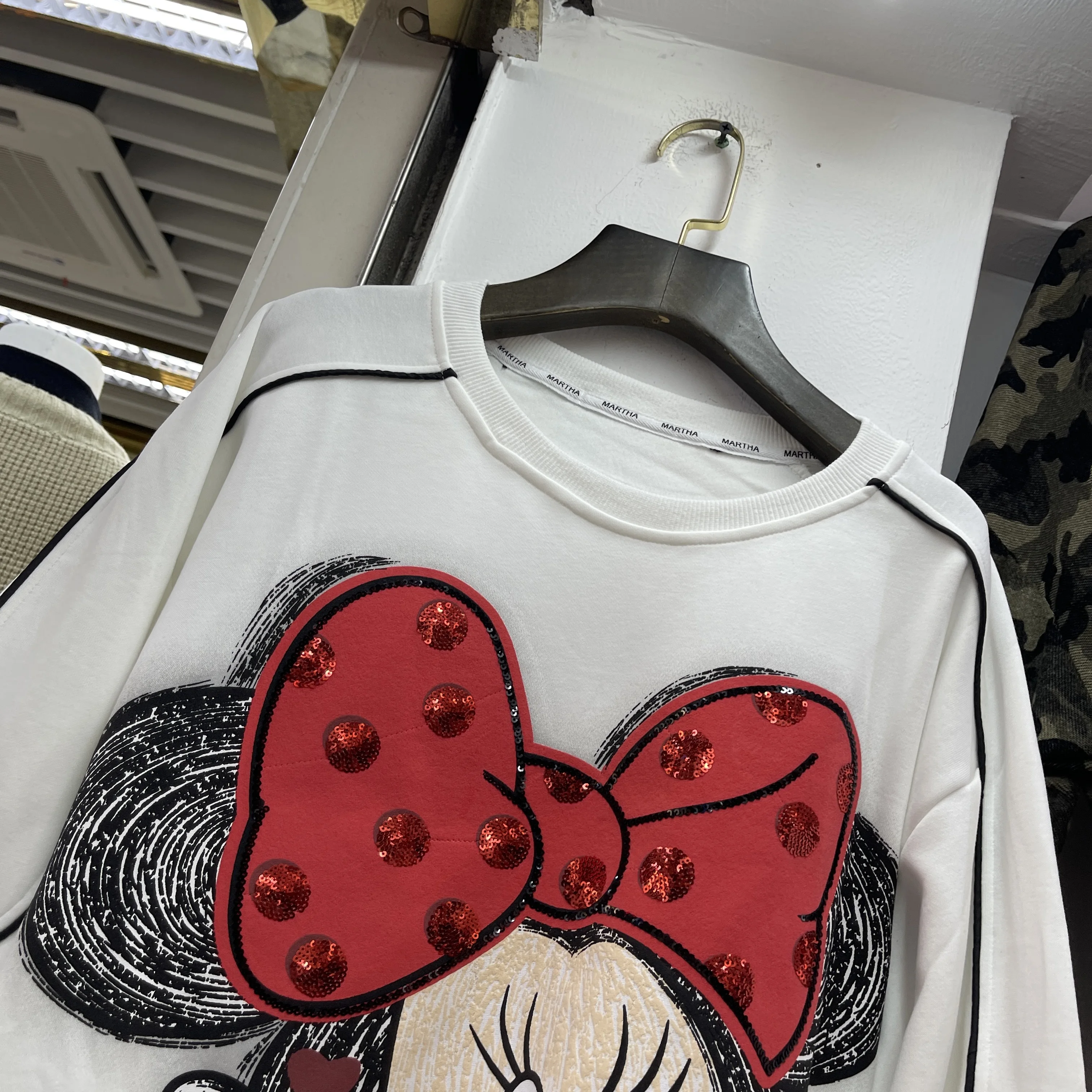 2025 Trendy Brand New Autumn Heavy Embroidery Sequin Cartoon Print Round Neck Fashion Loose Pullover Sweatshirt Long Sleeve Top