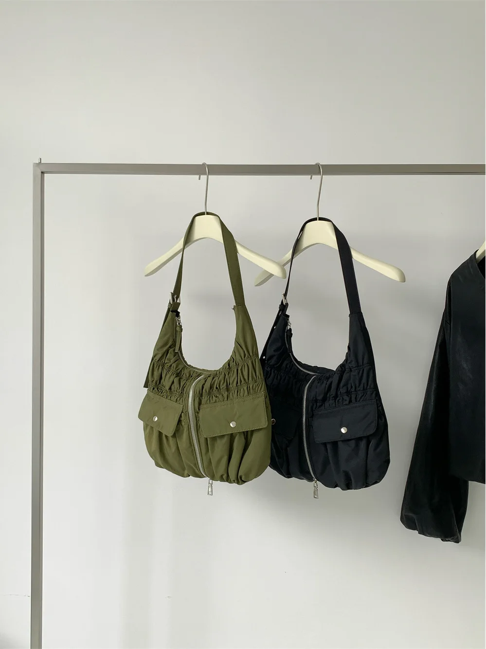 Casual Summer 2026 Women's Nylon Cloth Bag Single Shoulder Commuter Waterproof Foldable Soft Handle Zipper Closure Pure Color