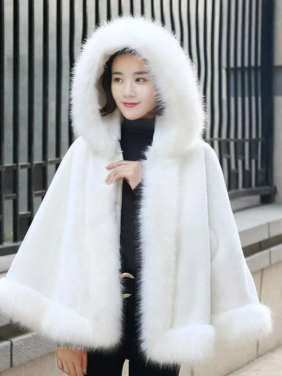 เสื้อคลุมขนเฟอร์เทียมสำหรับผู้หญิง สไตล์อินเทรนด์สำหรับฤดูใบไม้ร่วงและฤดูหนาว ทรงคลุมไหล่ กระชับรูปร่าง ให้ความอบอุ่น แฟชั่นทันสมัย ไซส์ฟรี ทรงไม่สมมาตร