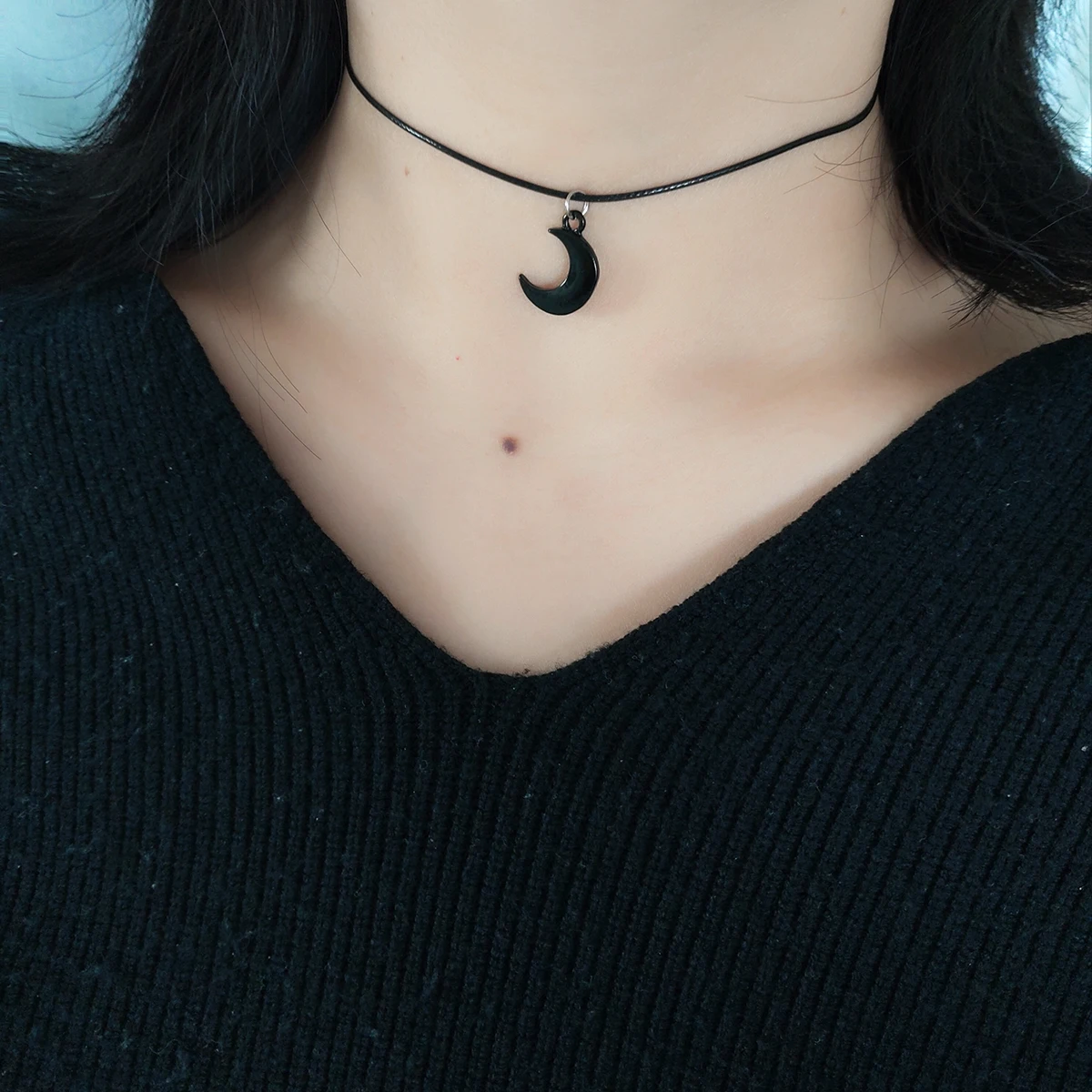 Simple Temperament Everything with Personality Black Moon Pendant Choker Collar Neck with Choker Necklace Women's Accessories