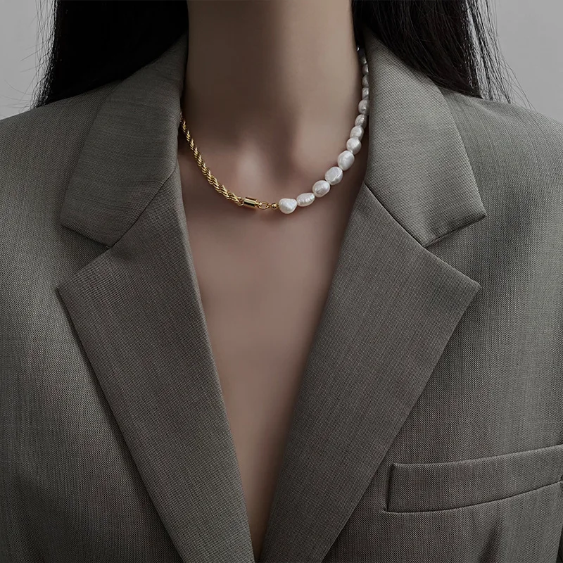 

Vintage Fashion Baroque Pearl Necklace Women's Light Luxury Niche Design Sense Stitching Distinctive