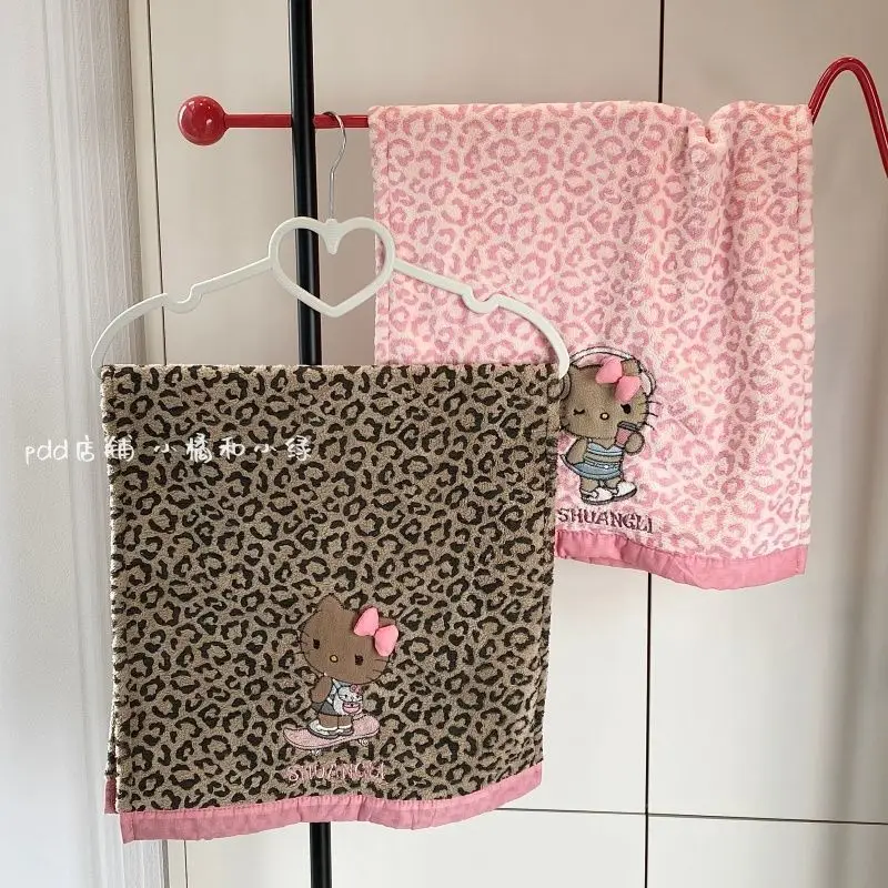 Toalla Facial Kawaii Sanrio HelloKitty con Estampado de Leopardo, de Felpa Coral Gruesa, Secado Rápido, Absorbente, para Parejas, Linda, de Anime, Regalo Navideño