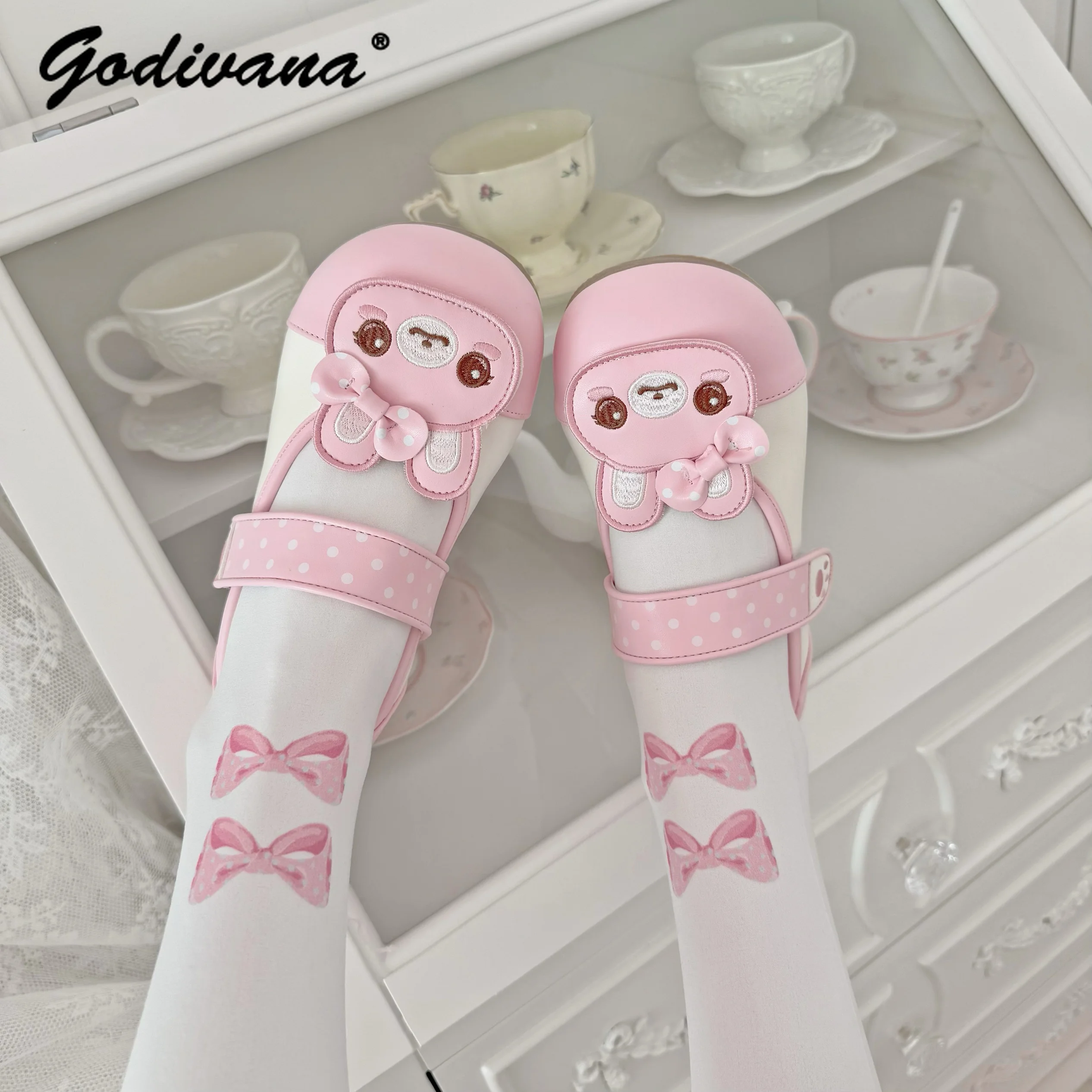 

Новинка 2024, весенняя оригинальная студенческая домашняя обувь, милые мягкие женские туфли в стиле Лолиты с милой вышивкой кролика, маленькие кожаные туфли