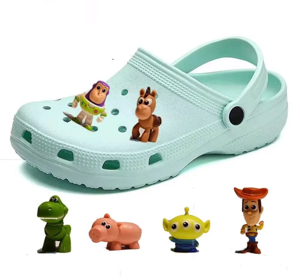 MINISO Disney Toy Story Buzz Lightyear Anime dessin animé 3D poupée modèle chaussure boucle mode breloques sandales accessoires