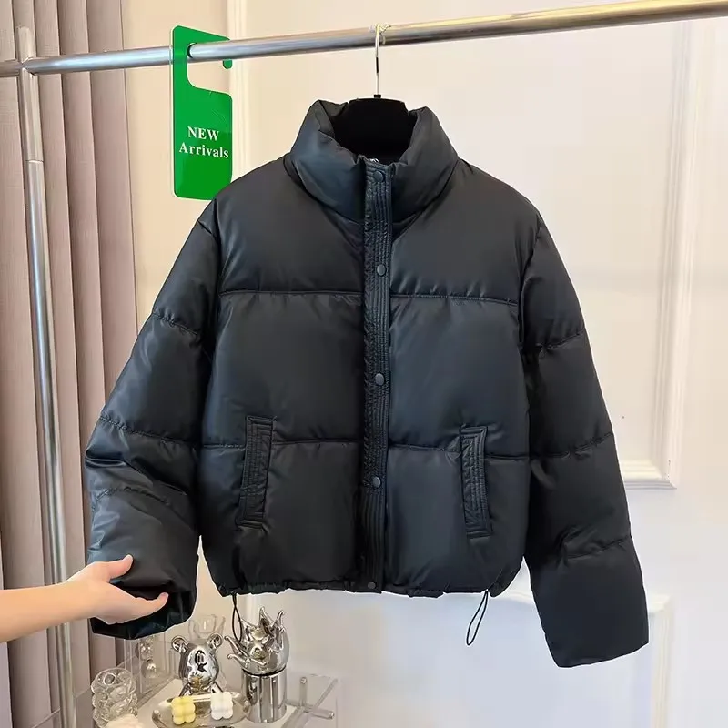 Winter Frauen Kurze Puffer Jacke 2025, Neue Stehkragen Parkas Weibliche Beiläufige Lose Warme Qulited Mantel Zipper Langarm Mantel