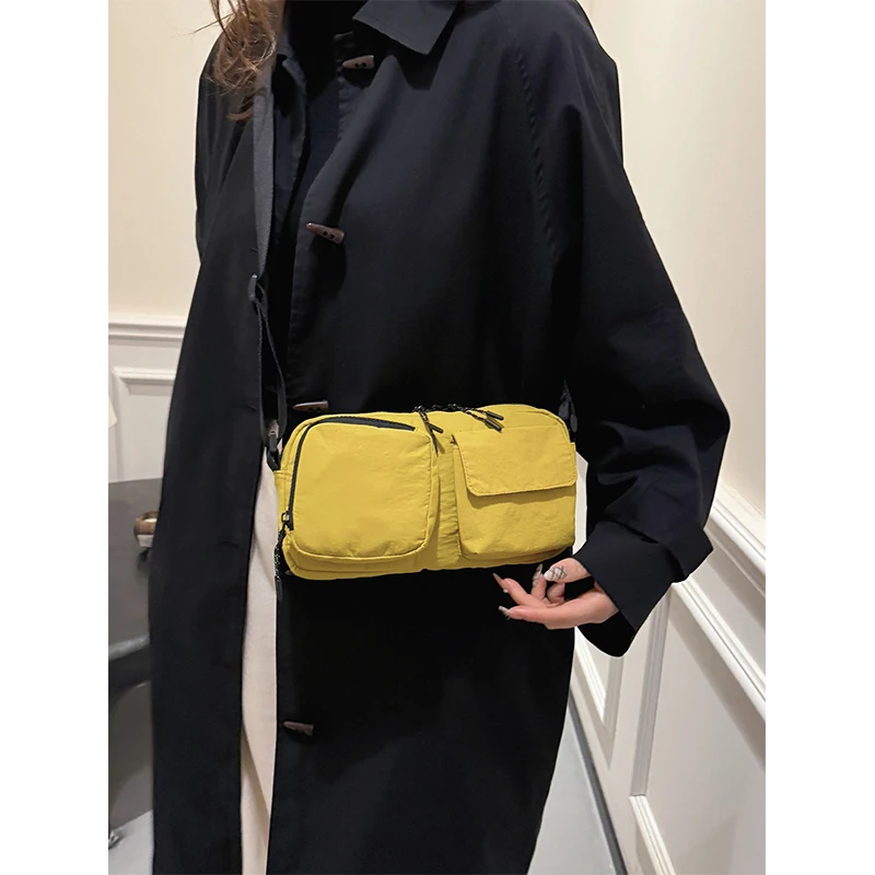 

New Japanese casual versatile trendy niche bag for women new fashion contrast color messenger bag mobile phone shoulder bag