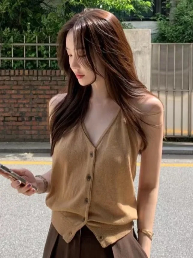 Chic Summer Sexy V-Ne Bal Knitted Vest Top Women's Faionable Versatile Hanging Ne Strap Sweater Chinese Brand