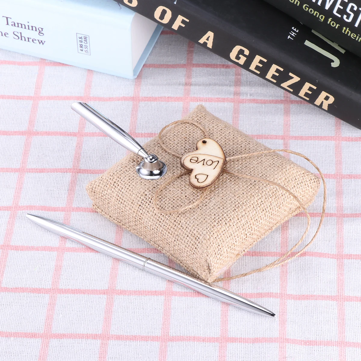 

Wedding Signing Pen Burlap Holder 9x9x3cm Brown Silver Rotatable 360 Degrees Guest Book Accessory Bridal Engagement