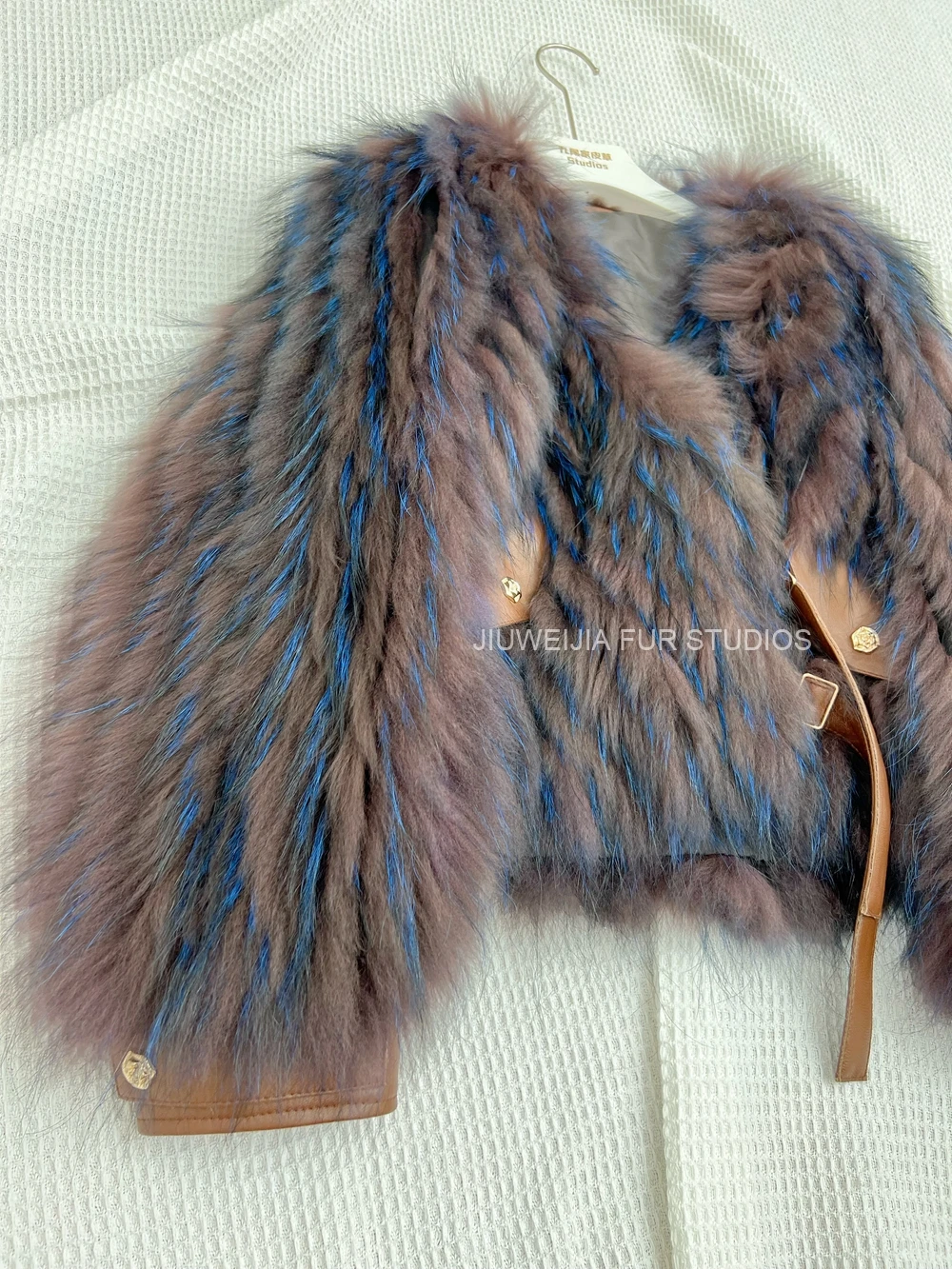 2026 Winter New Fur Strip Sewed Together Short Style Thin Raccoon Fur Fox Fur Coat Young Women's Coat