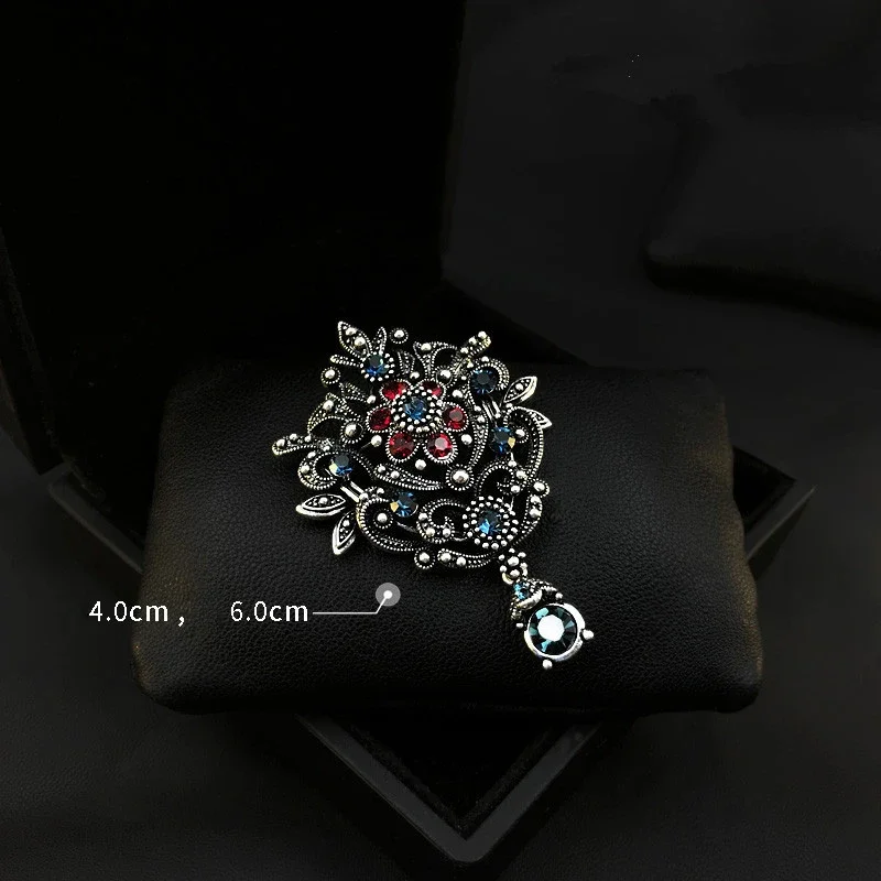 Vintage Baroque Dark Red Luxury Brooch Elegant Courtly Style Pendant Corsage for Women\'s Grand Scarf Buckle Clothing Accessories