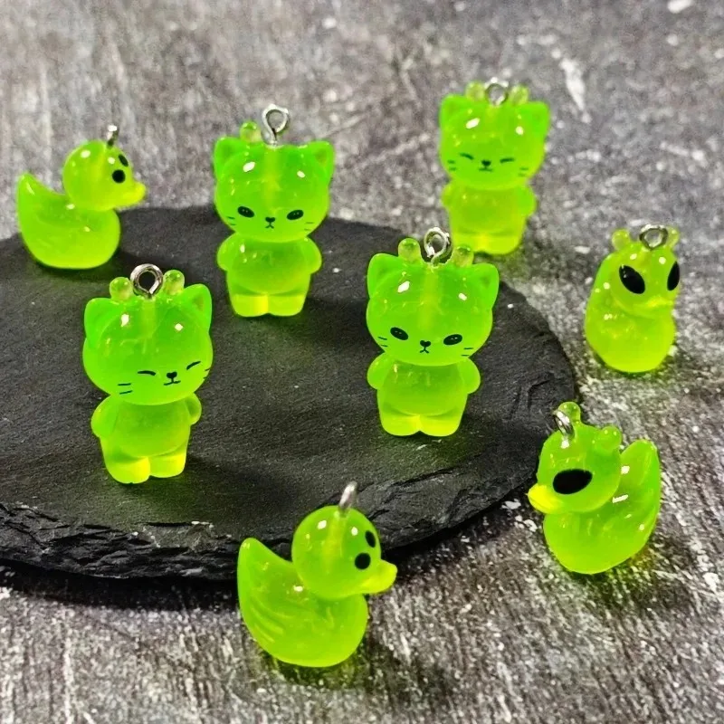 8Pcs Glow In The Dark Mixed Alien Cat Duck Resin Charms Luminous Cute Animal Pendants DIY Jewelry Accessories