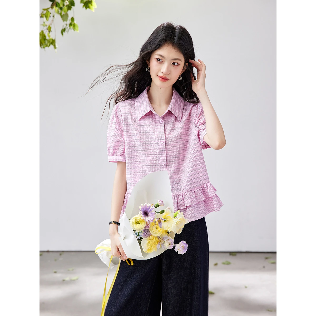 

Женская розовая рубашка в клетку VIMLY, новинка лета 2026, с французским рюшем по низу, отложным воротником, пышными короткими рукавами, повседневная блузка для офиса A5100
