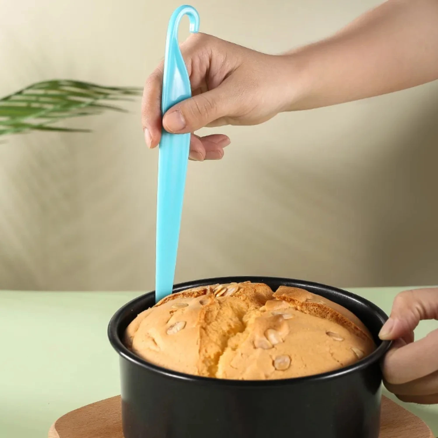 

Набор основных инструментов для выпечки легкого деформирования торта и создания кондитерских изделий — прочный пластиковый скребок для идеального кремового покрытия