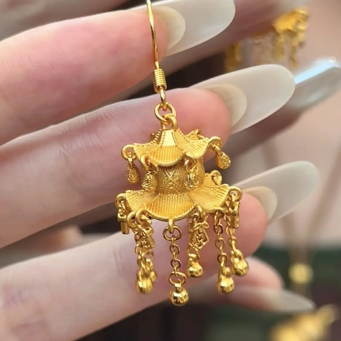 

Filigree Pavilion Palace Lantern Tassel Earrings Women 24K Gold AU999 - Light Retro Chinese Style, Gentle & Young
