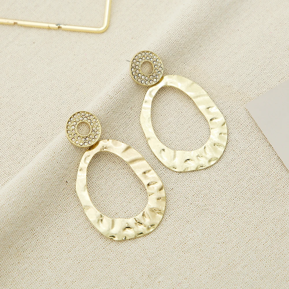 

Korean Fashion Alien Shaped Vintage Hollowed Drop Earrings For Women Trend Products Zinc Alloy Inlaid Rhinestone Girls Jewelry