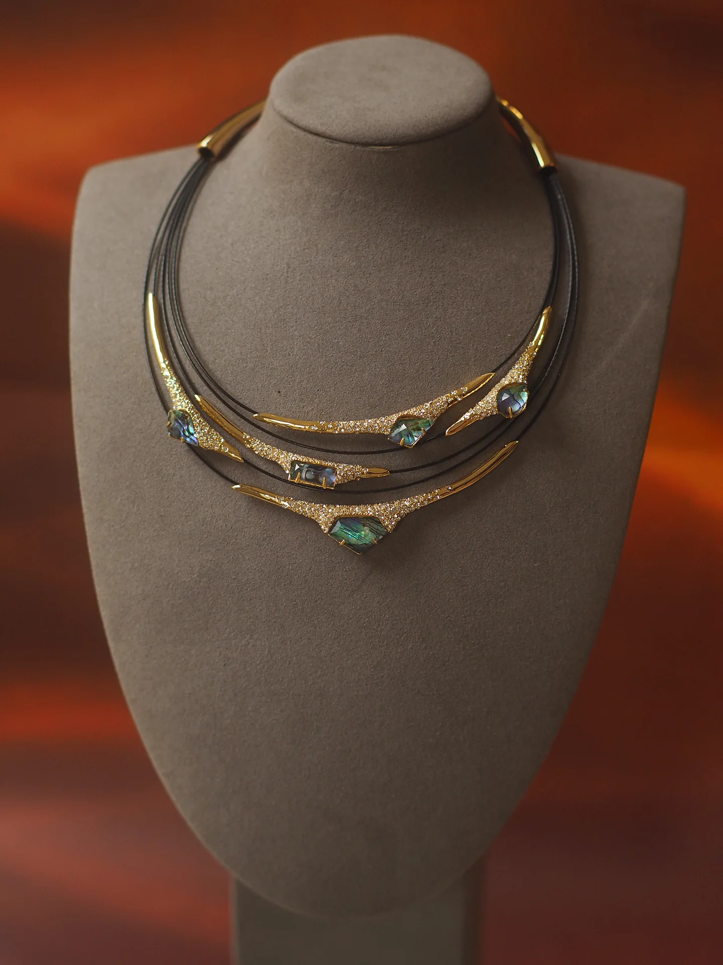 

European & American Style Multi-Layered Women's Necklace Inlaid with Mother of Pearl, Created by a European Prodigy Designer - A