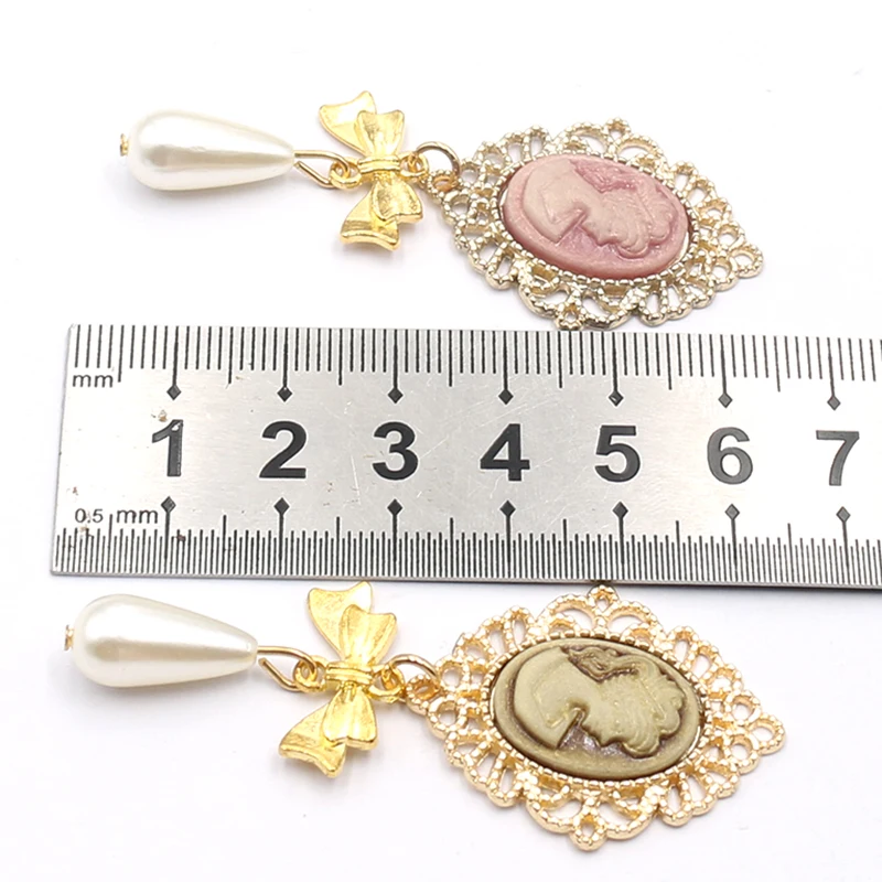 New 10PCS65 * 27MM Gold Flat Bottom Lace Beauty Head Pearl Pendant Is Used For Earrings, High-End Clothing, Bow Hair Accessorie