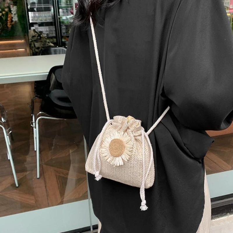2025 Hot Sale Rattan Woven Women Straw Bag Handbag Knit Summer Beach Woman Shoulder Messenger Khaki Beige Bags Fashion Creative