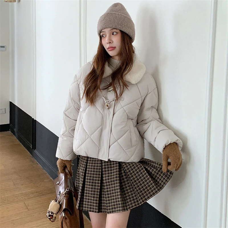 

2025 New Winter Cotton Jacket Chinese Women's Cotton Padded Short Parka Coat Butterfly Knot Splicing Wool Lapel Thick Coat Trend