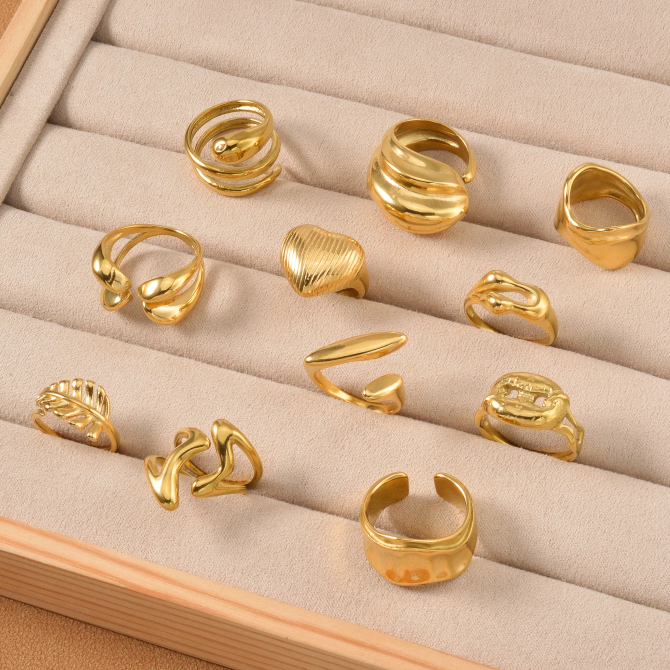 

Gold Plated Stainless Steel Women Ring Vintage Light Luxury Niche Design Minimalist Dainty Band Jewelry Gift For Her