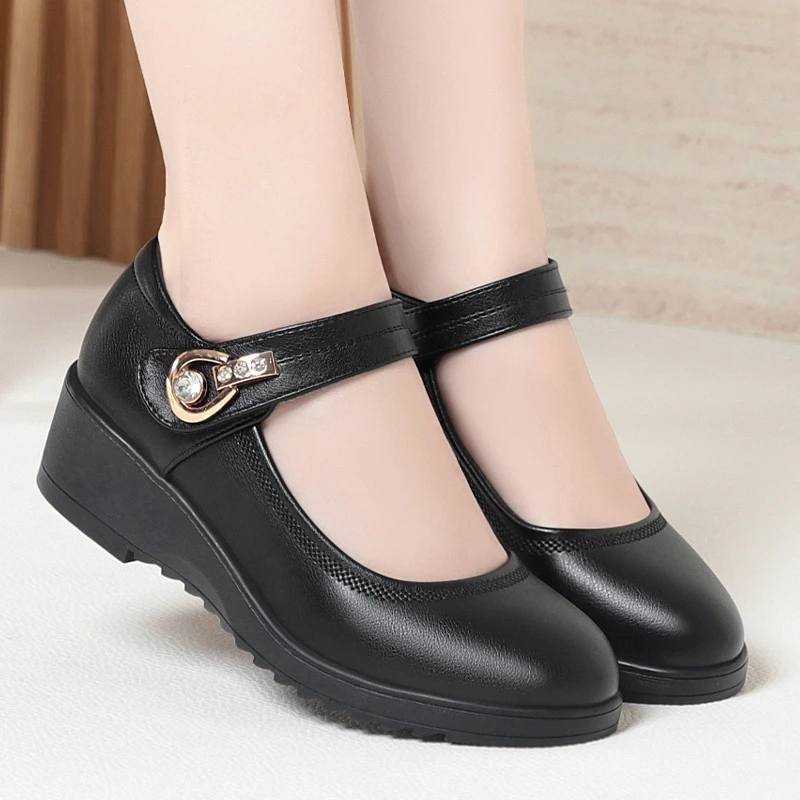 

Soft-Soled Leather Shoes For The Elderly With Velcro Women's Shoes Middle-Aged And Elderly Flat Shoes Comfortable Mother's Shoes