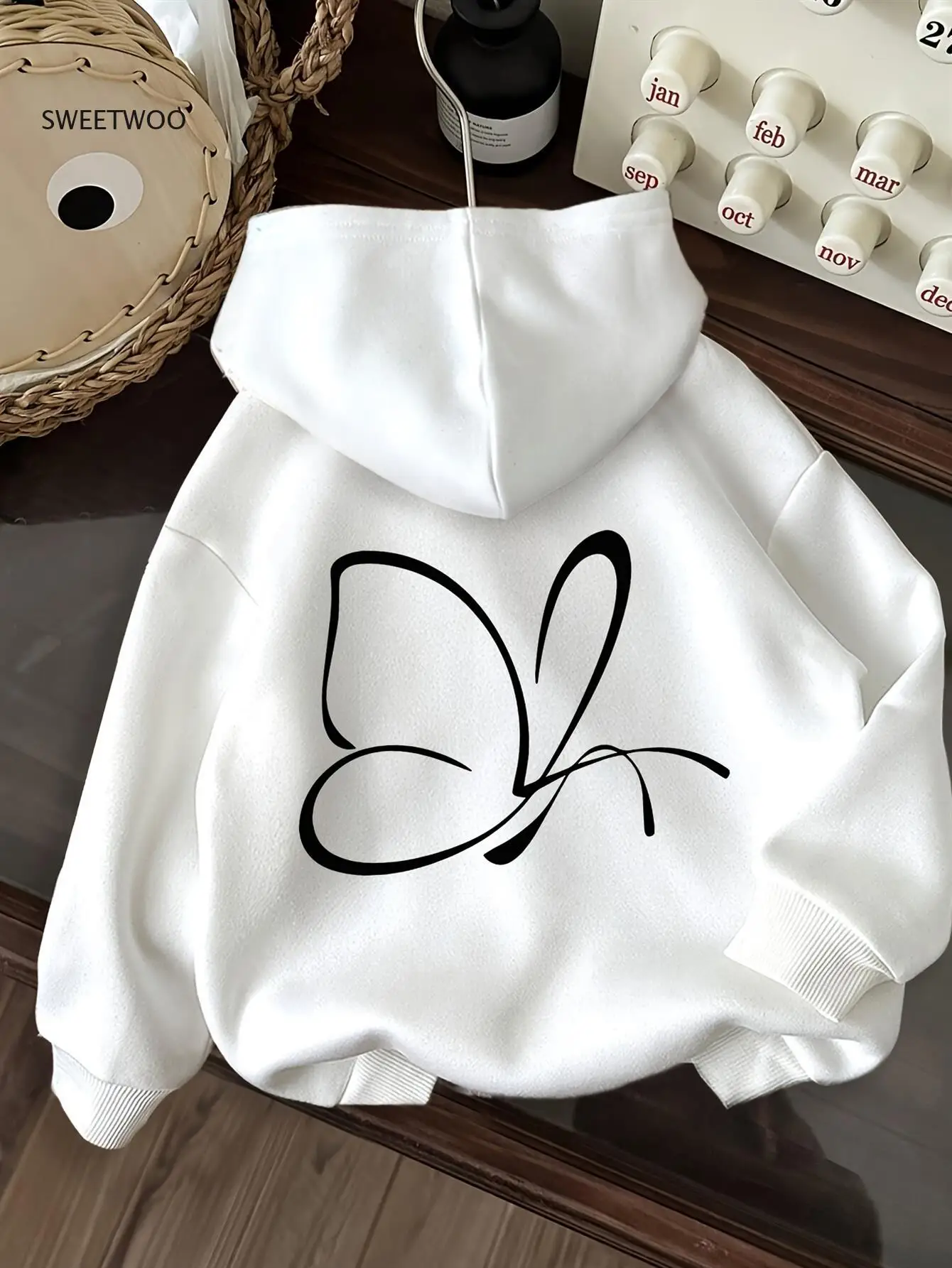 

Женская белая толстовка с капюшоном большого размера с принтом и передним карманом Весна, осень, зима